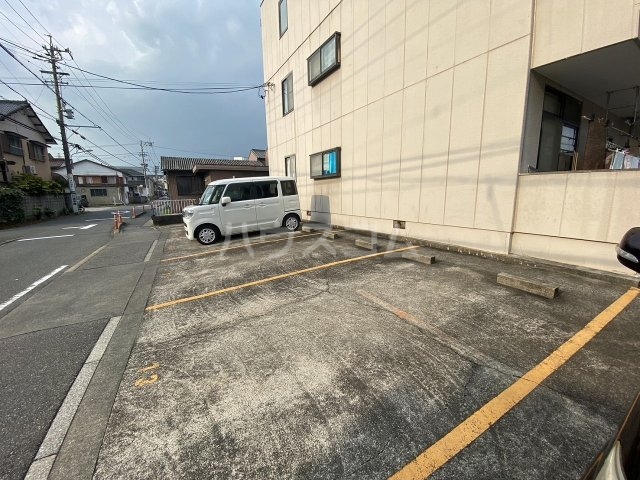 22/28 駐車場