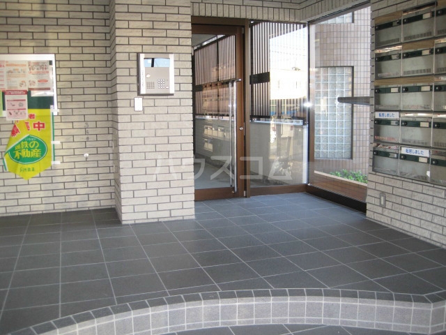 22/28 エントランス