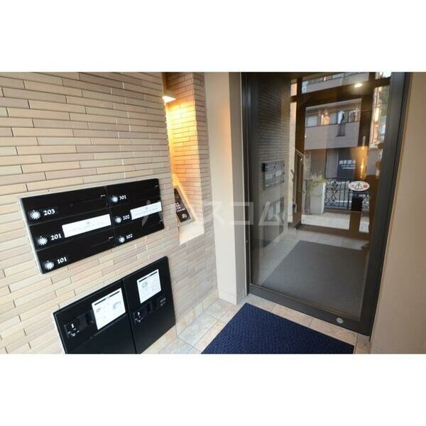 21/27 エントランス