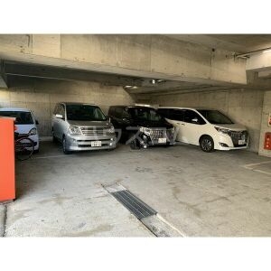 23/30 駐車場