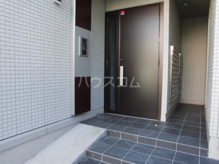 28/30 エントランス