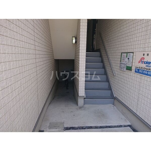 22/24 エントランス