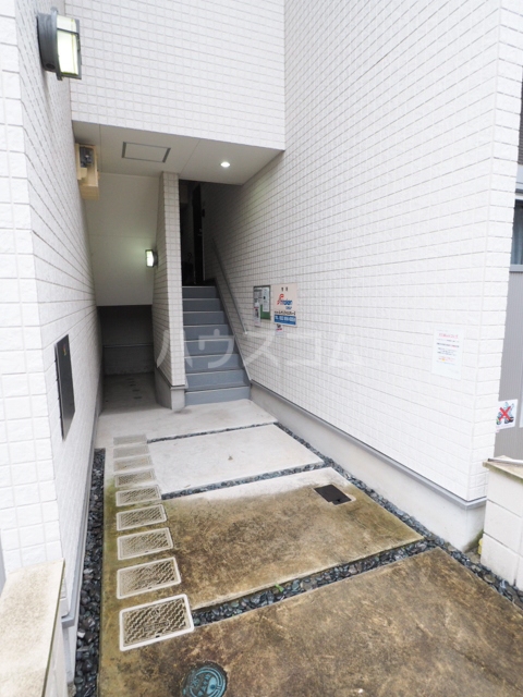 23/24 エントランス