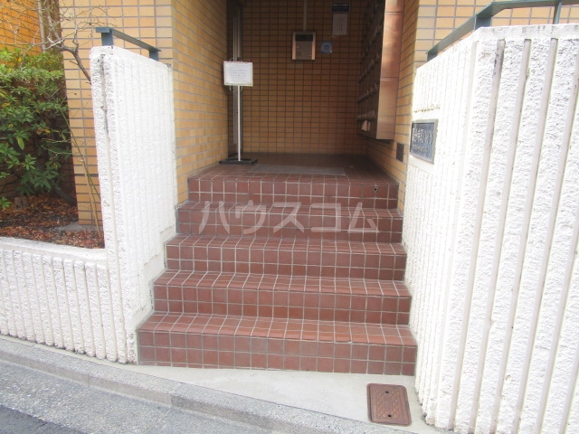 26/30 エントランス