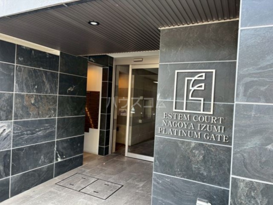 18/26 エントランス