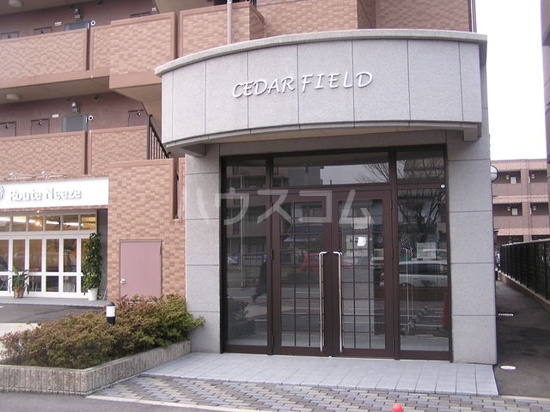 18/29 エントランス