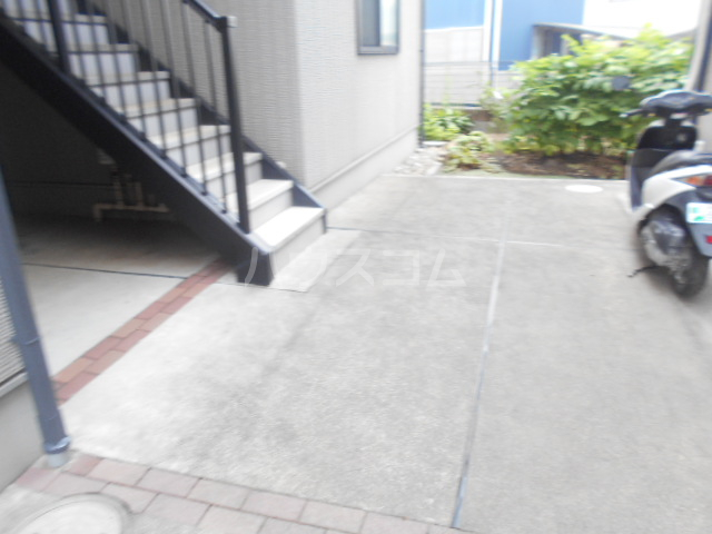 25/30 エントランス