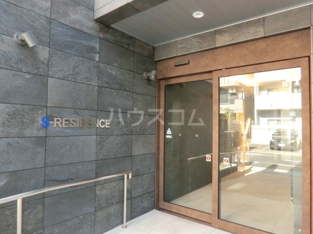 22/28 エントランス