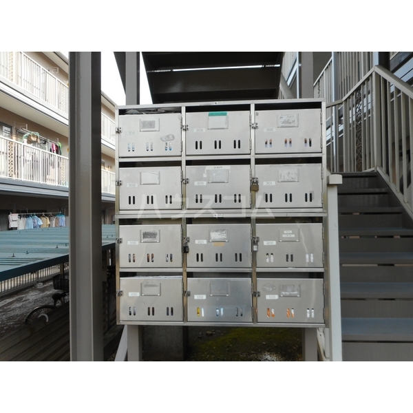 24/30 エントランス