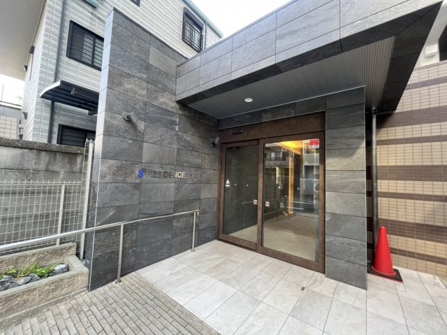 21/27 エントランス