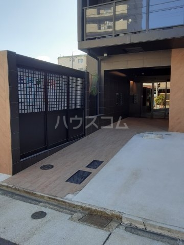 26/30 エントランス