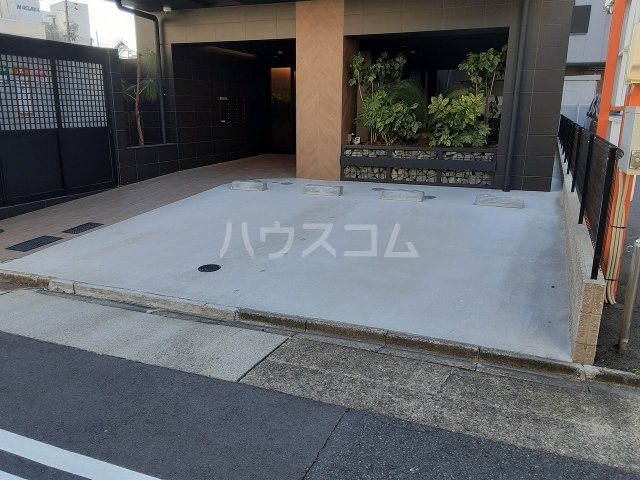 27/30 駐車場