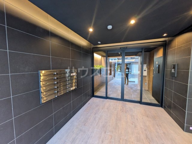 23/30 エントランス