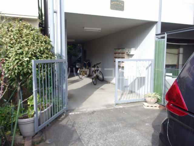 21/30 エントランス