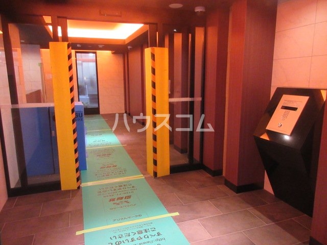 23/30 エントランス