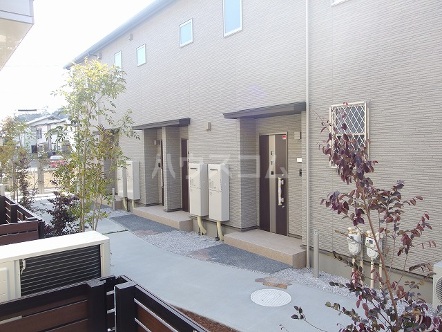 23/30 エントランス