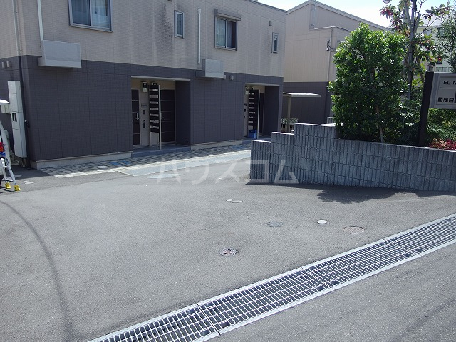 26/30 エントランス