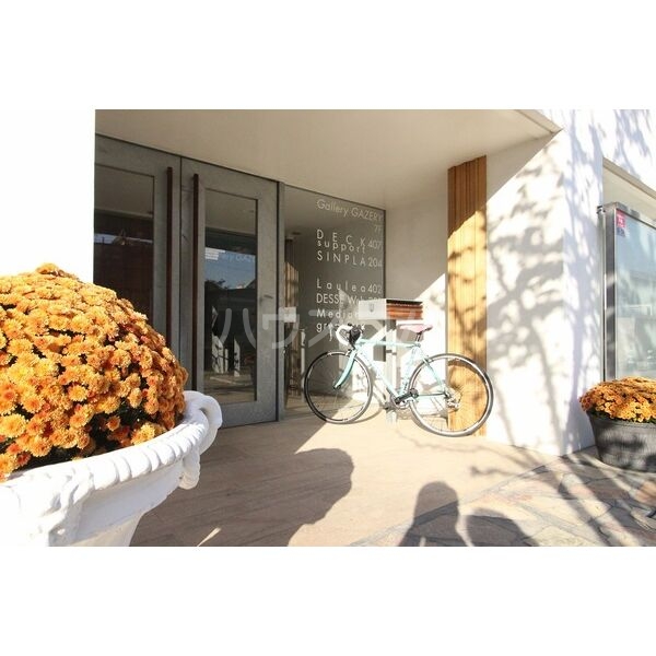 16/27 エントランス