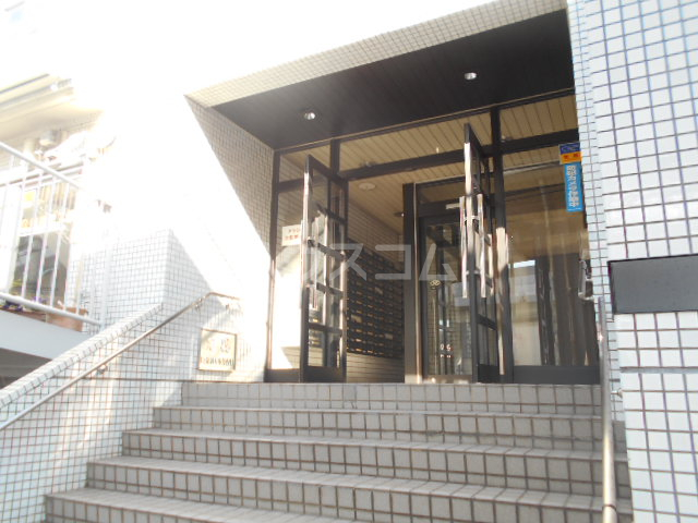 23/30 エントランス