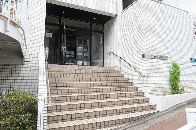 20/30 エントランス