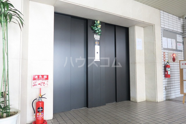 21/30 エントランス