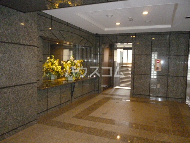 19/27 エントランス