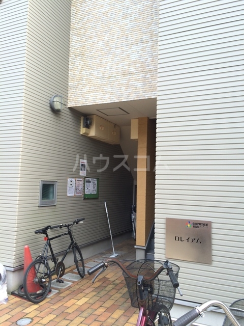 22/23 エントランス