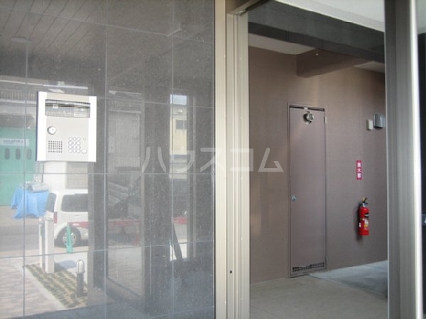 26/30 エントランス