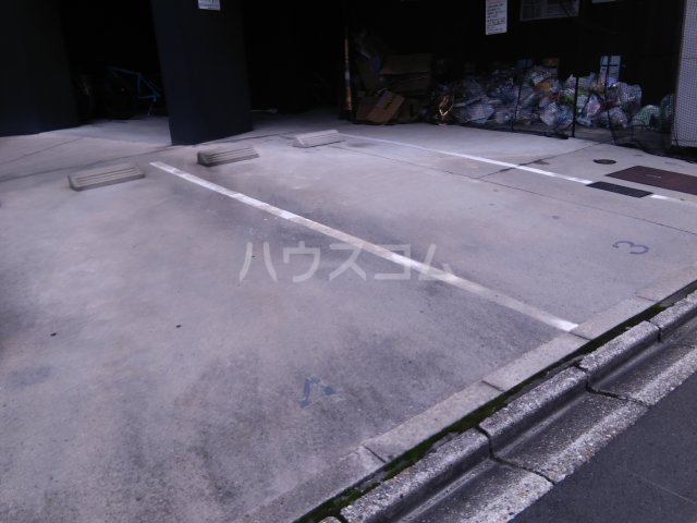 21/28 駐車場
