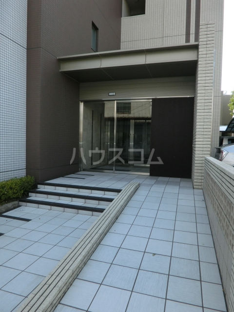 2/4 エントランス