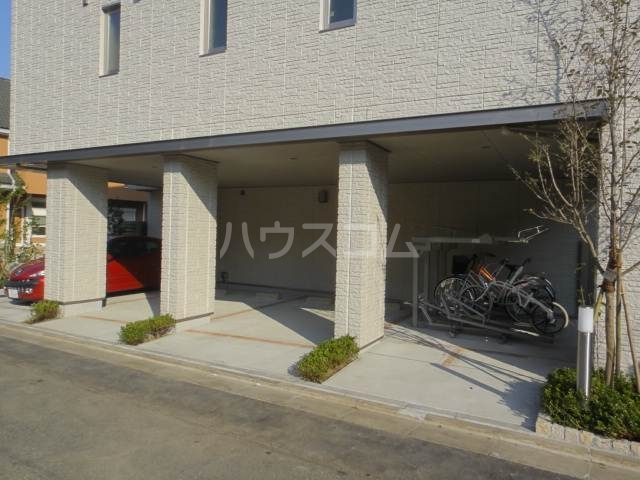 24/30 エントランス