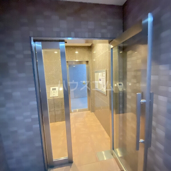 17/25 エントランス