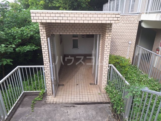 21/30 エントランス