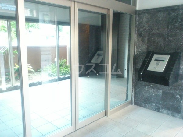 23/29 エントランス