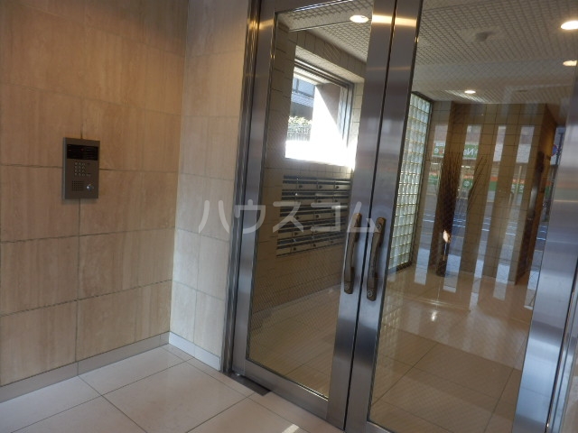 21/30 エントランス