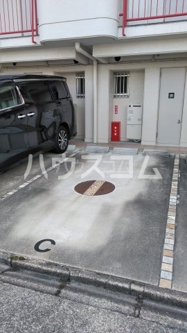 22/27 駐車場