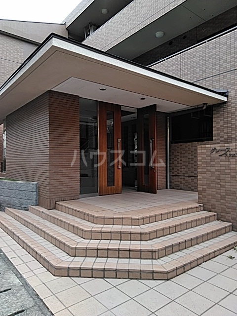 20/30 エントランス