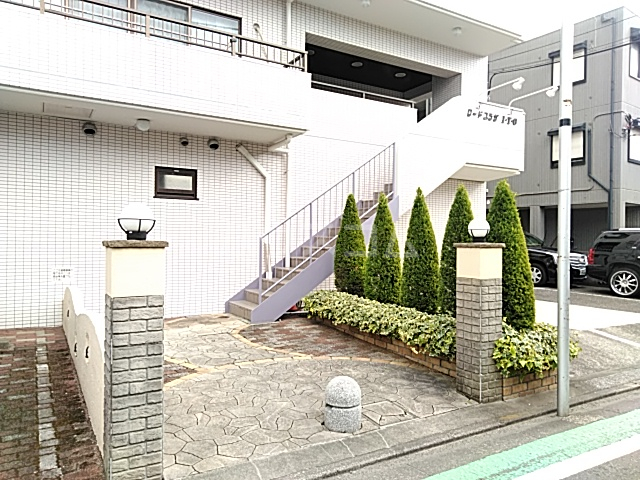 28/30 エントランス