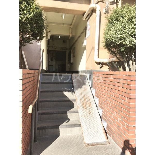 16/25 エントランス