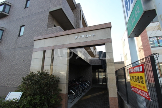 21/30 エントランス