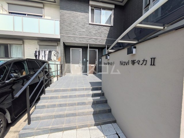 21/30 エントランス