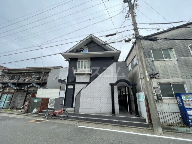 19/27 エントランス