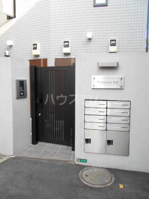 27/30 エントランス