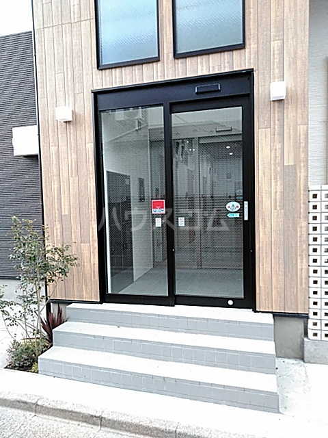 27/30 エントランス