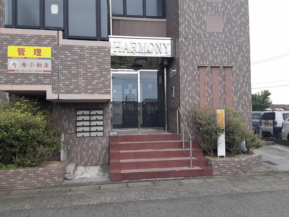 22/30 エントランス