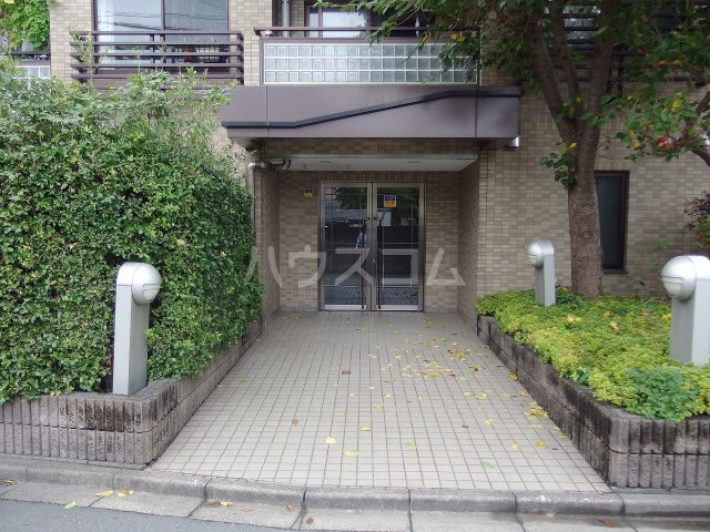 26/30 エントランス