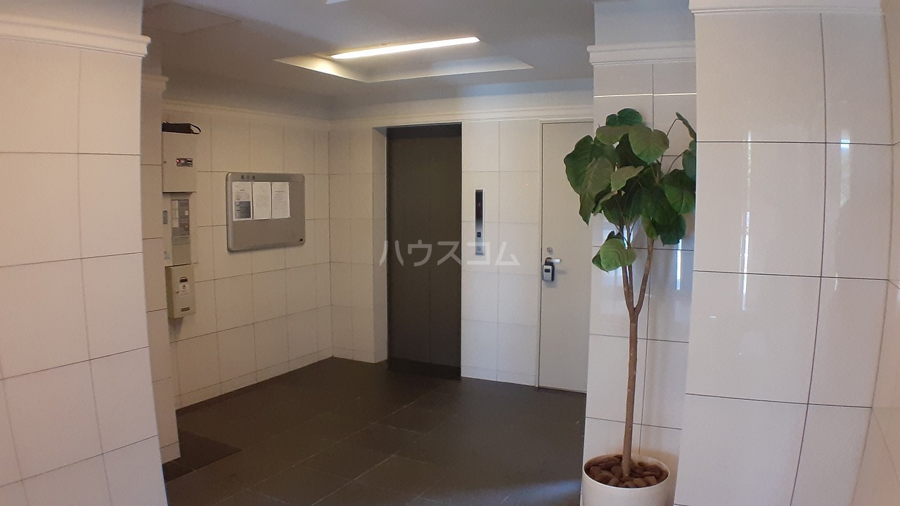 25/30 エントランス