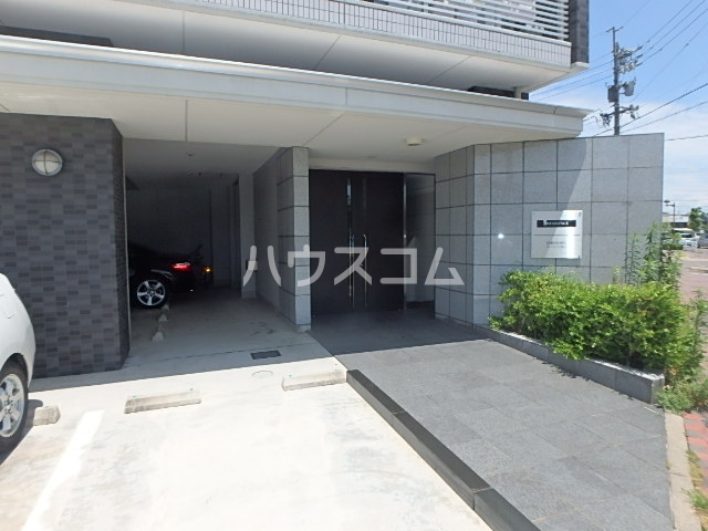 19/30 エントランス