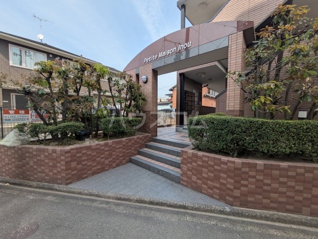 23/30 エントランス