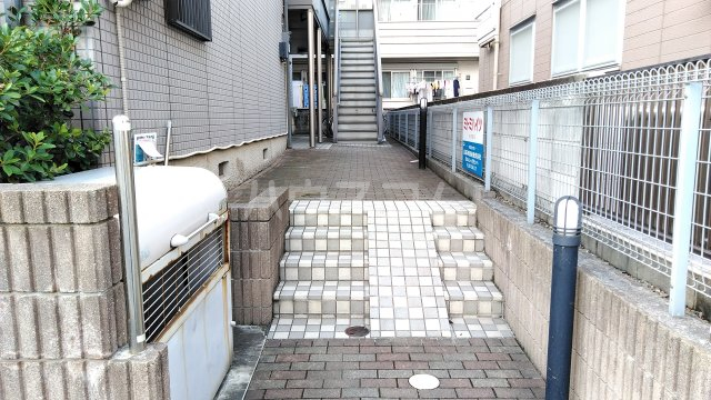 19/29 エントランス